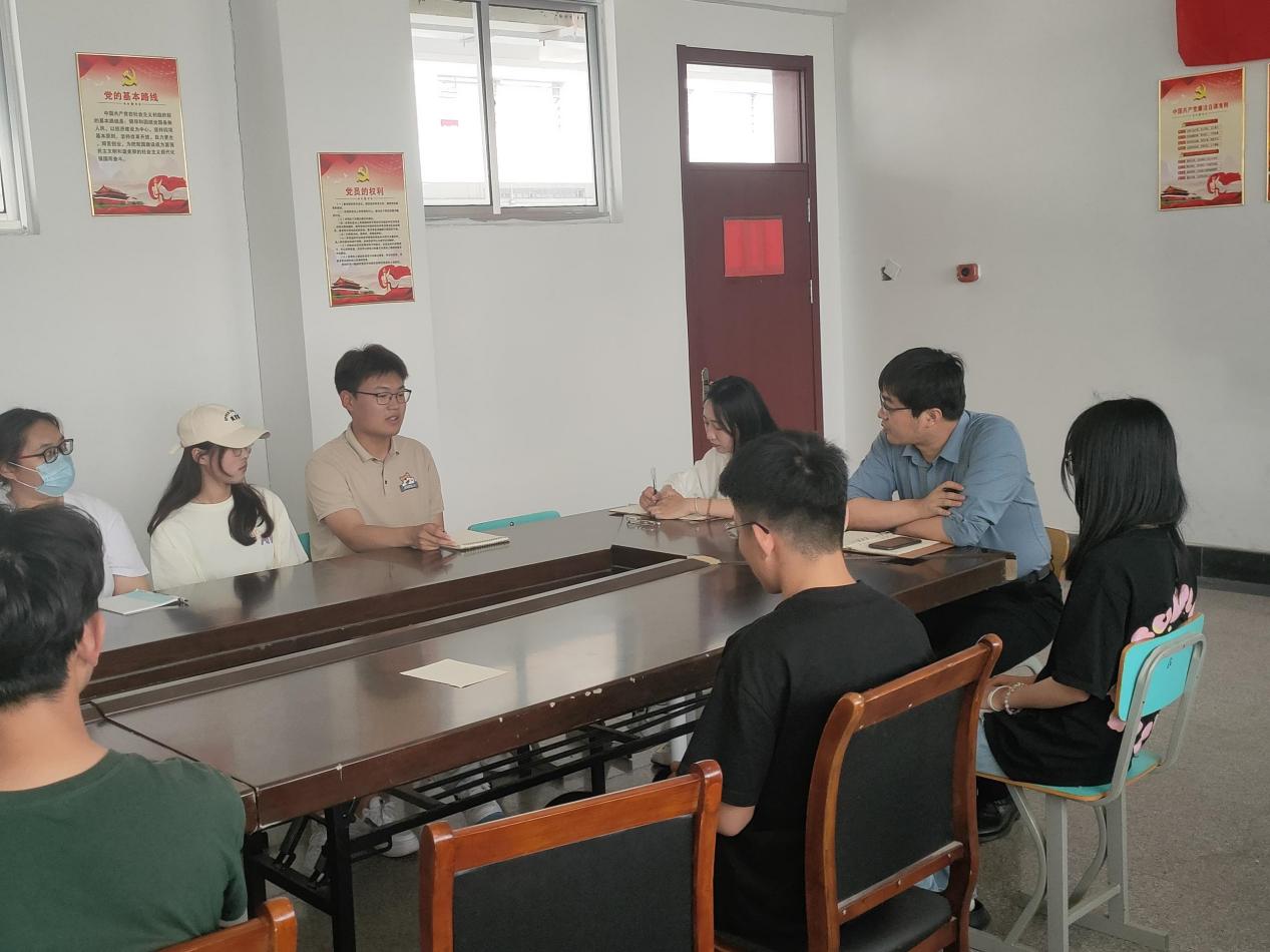 基础教育学院召开学生干部座谈会 基础教育学院召开学生干部座谈会
