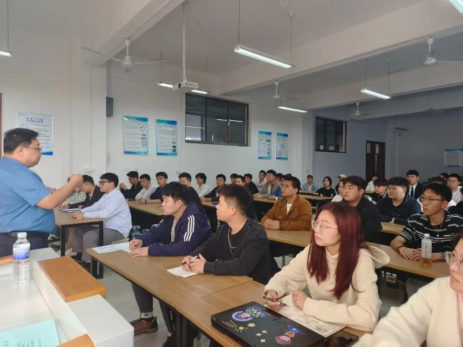 做优秀干部,展青春风采 | 建筑工程学院组织召开2023年秋季学期学生干部培训大会 做优秀干部,展青春风采 | 建筑工程学院组织召开2023年秋季学期学生干部培训大会