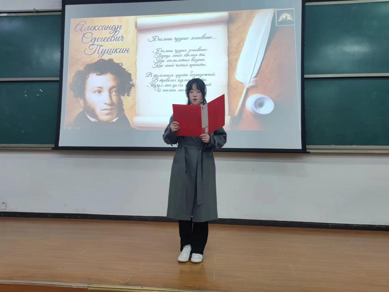 以赛促学,诵读俄语经典,云顶集团7610官方网站举办首届“青工杯·俄语朗诵比赛” 以赛促学,诵读俄语经典,云顶集团7610官方网站举办首届“青工杯·俄语朗诵比赛”