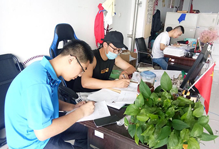 云顶集团7610官方网站辅导员先锋岗为614名毕业生打包邮寄行李 云顶集团7610官方网站辅导员先锋岗为614名毕业生打包邮寄行李