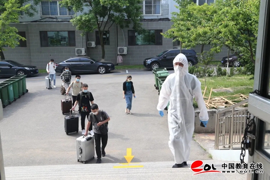 300学子“点对点”报到 云顶7610线路检测迎来2020年春季学期首批返校学生 300学子“点对点”报到 云顶7610线路检测迎来2020年春季学期首批返校学生