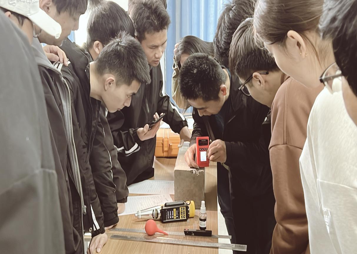 校企深度合作,共建专业课程 校企深度合作,共建专业课程