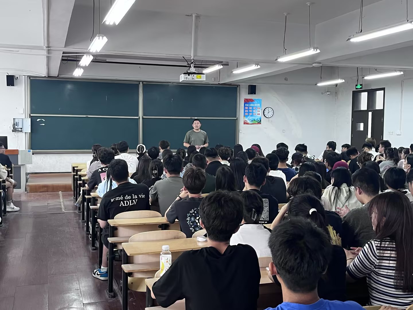 基础教育学院顺利开展2023级新生本科学长工作见面会 基础教育学院顺利开展2023级新生本科学长工作见面会