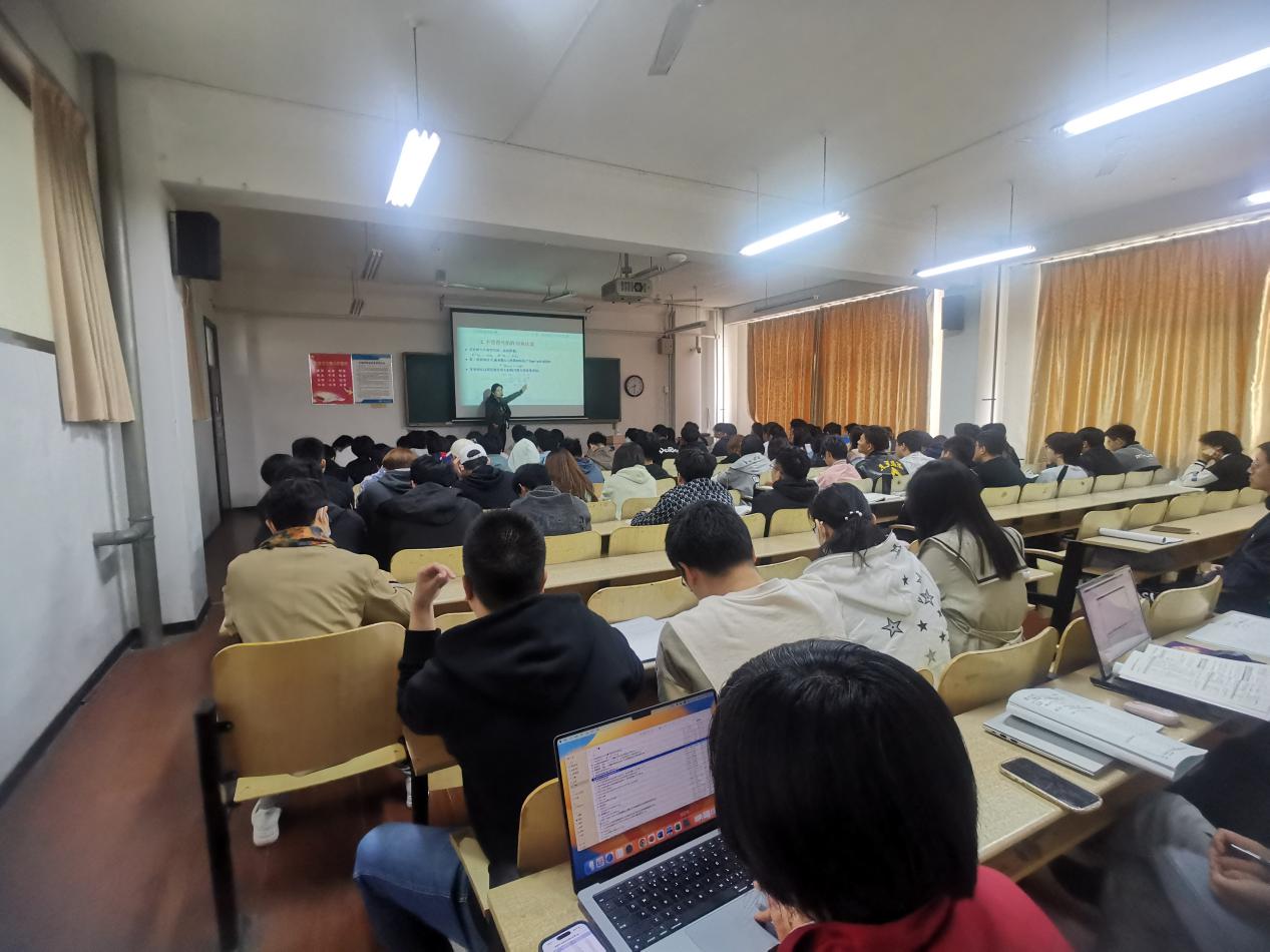 以老带新传帮带 教学相长促成长——云顶集团7610官方网站开展“老带新”公开课活动