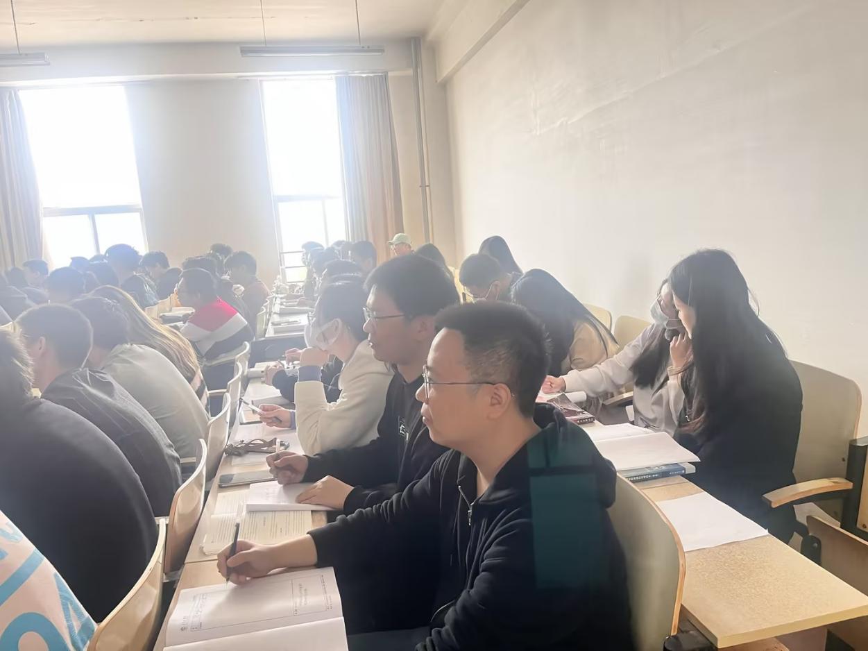 以老带新传帮带 教学相长促成长——云顶集团7610官方网站开展“老带新”公开课活动