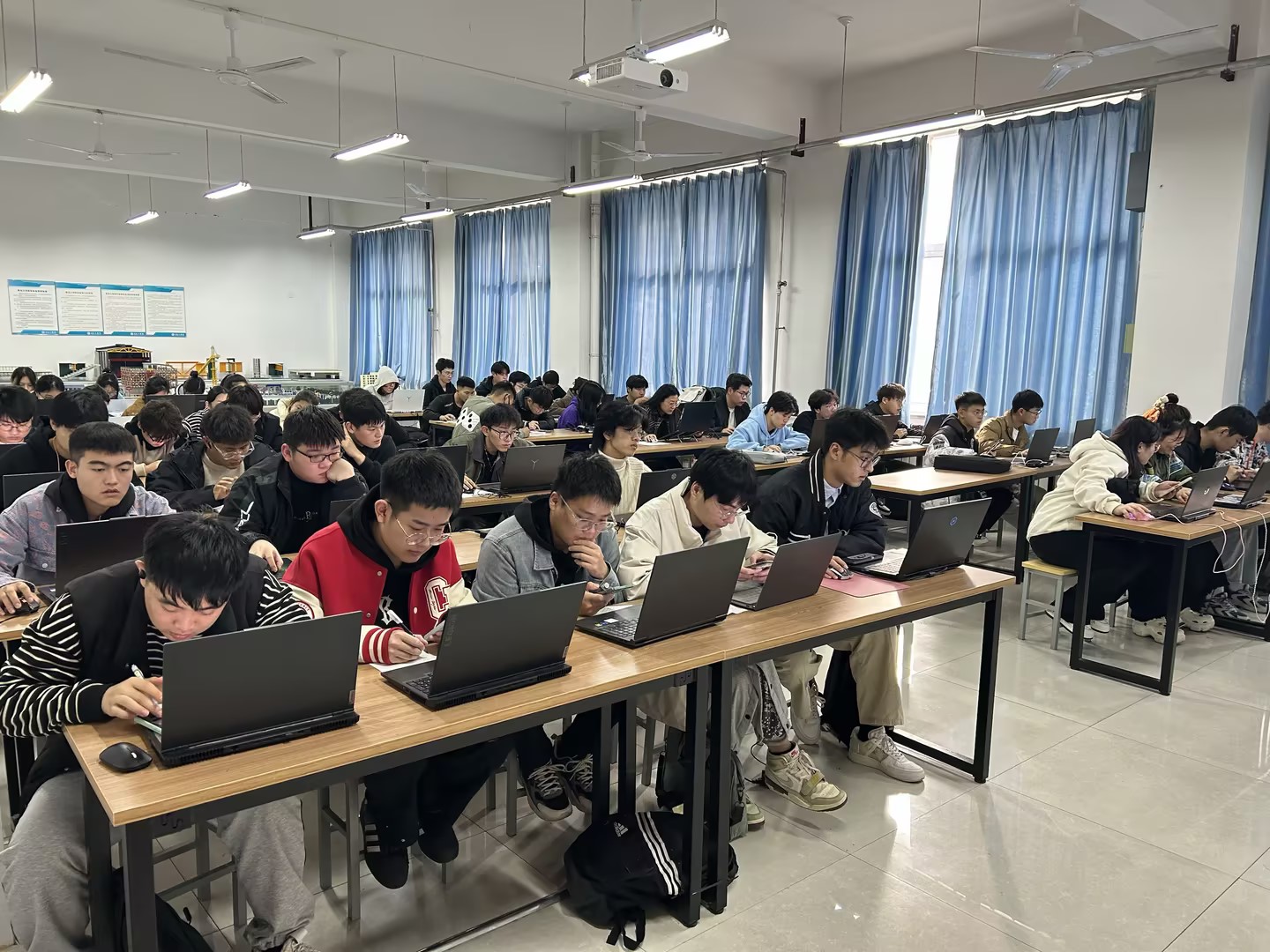 建筑工程学院成功举办第十届全国高校BIM毕业设计创新大赛学院选拔赛 建筑工程学院成功举办第十届全国高校BIM毕业设计创新大赛学院选拔赛