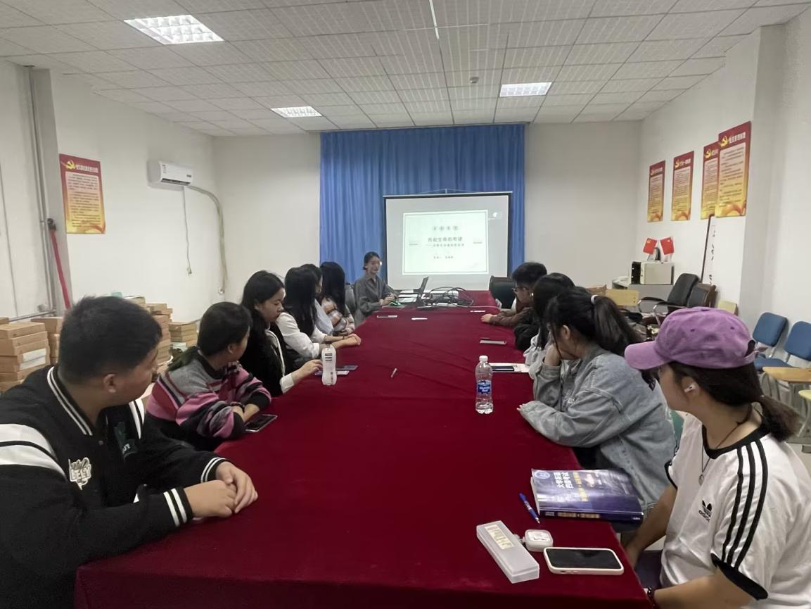熹微之光,引‘心’向阳 ——“食心共鸣”工作站顺利开展心理委员培训活动 熹微之光,引‘心’向阳 ——“食心共鸣”工作站顺利开展心理委员培训活动