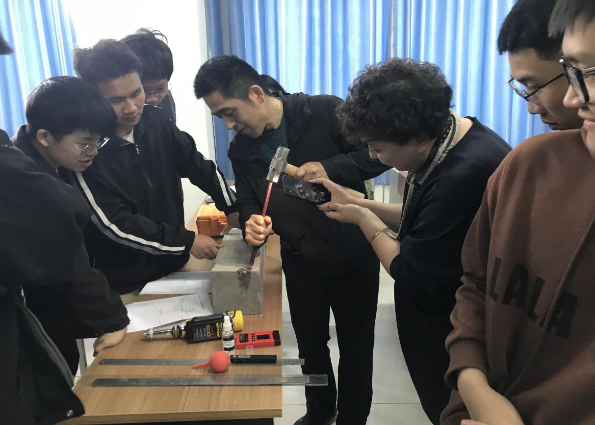 校企深度合作,共建专业课程 校企深度合作,共建专业课程