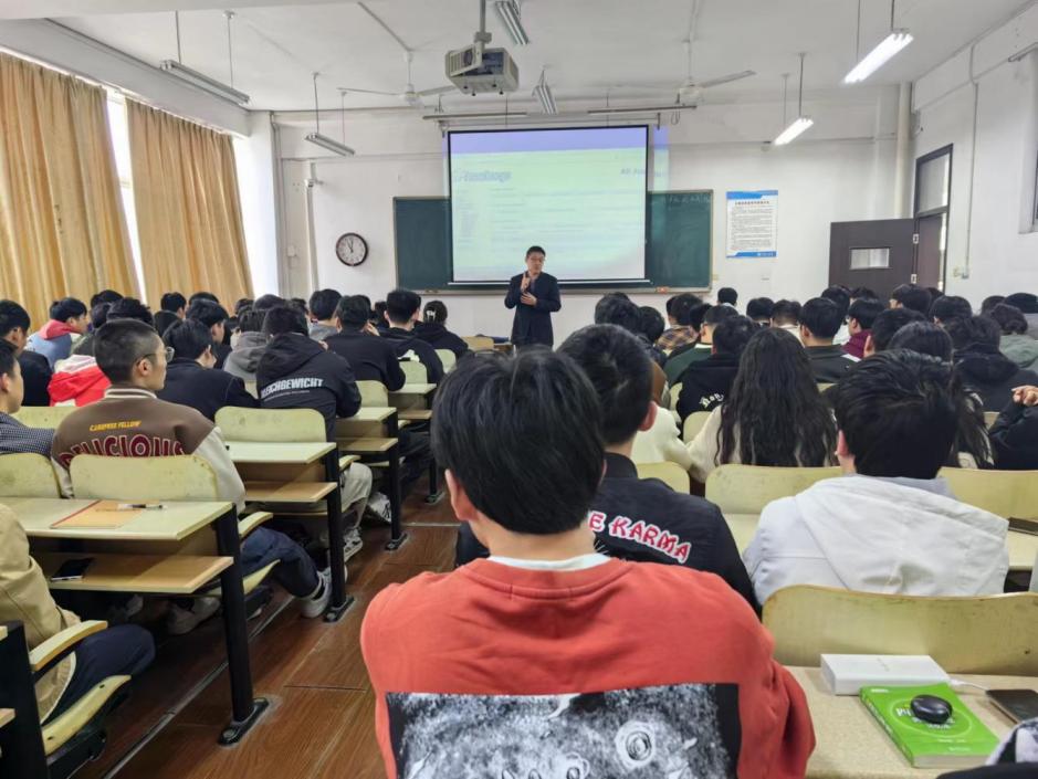 提升职业素养 争做优秀数据人才——云顶集团7610官方网站开展“千企百业进校园 促立促强促就业”系列活动 提升职业素养 争做优秀数据人才——云顶集团7610官方网站开展“千企百业进校园 促立促强促就业”系列活动
