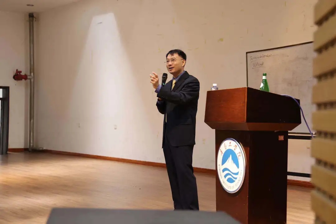 外语学院举办“趣谈德国”专题讲座 外语学院举办“趣谈德国”专题讲座