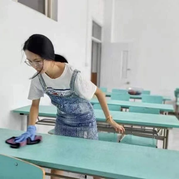 齐心清校园,“净”待新学期|外语学院全体教师助力开学工作 齐心清校园,“净”待新学期|外语学院全体教师助力开学工作